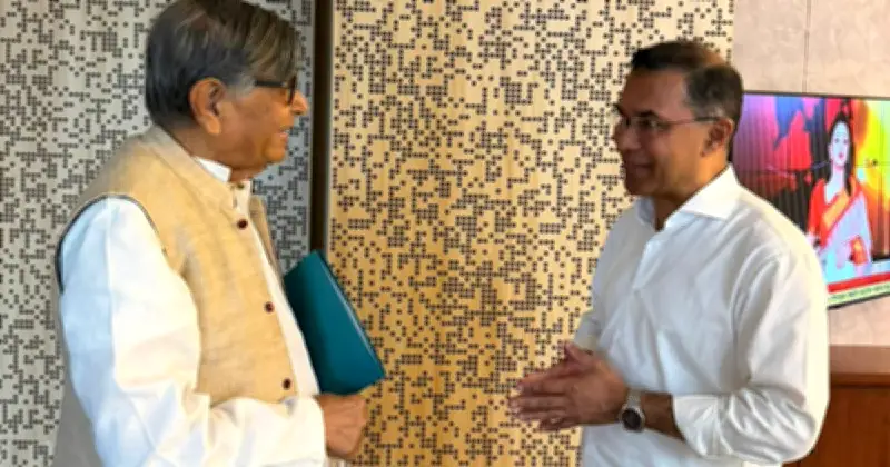 প্রধানমন্ত্রীর সঙ্গে অধ্যাপক আবদুল্লাহর সাক্ষাৎ: শিক্ষা ও গবেষণায় সহযোগিতা নিয়ে আলোচনা