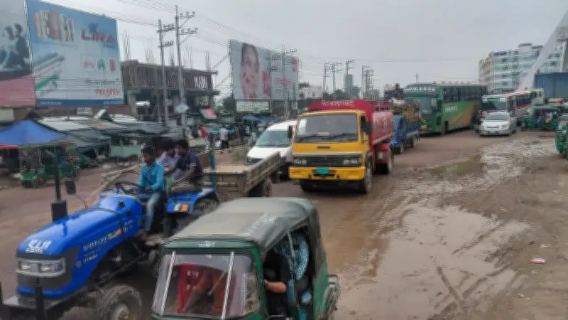 ব্রাহ্মণবাড়িয়ায় ঢাকা-সিলেট মহাসড়কে দীর্ঘ যানজট: গর্ত ও মারামারিতে হাজারো যাত্রী ভোগান্তি