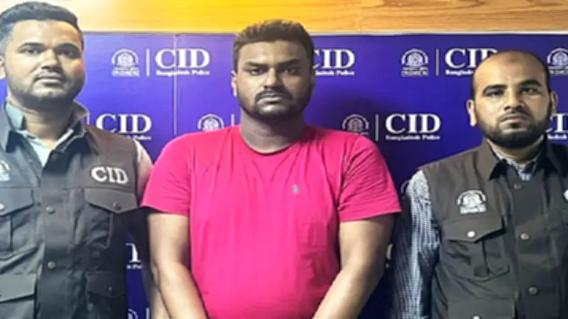 অর্থ আত্মসাতের অভিযোগে যুবক গ্রেফতার, বিশ্বকাপ ফাইনালে প্রথমবারের মতো 'হাফ-টাইম শো'