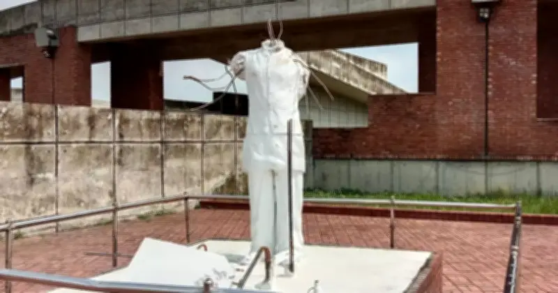 মুজিবনগর স্মৃতিসৌধে ধ্বংসের ছয় মাস পরও পুনরুদ্ধার নেই, ভাঙা ভাস্কর্য বৃষ্টি-রোদে ক্ষয়