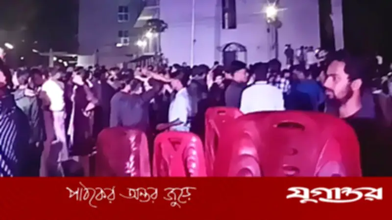 বাকৃবিতে প্রেমঘটিত দ্বন্দ্বে সাংস্কৃতিক অনুষ্ঠান স্থগিত, শিক্ষার্থীদের হাতাহাতি