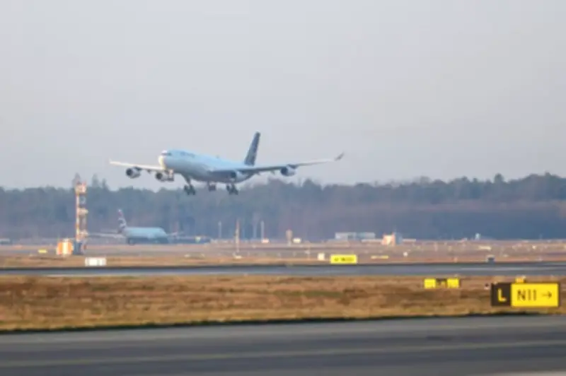 ইউরোপে জেট জ্বালানি সংকট: মাত্র ছয় সপ্তাহের মজুত, উড়োজাহাজ চলাচল হুমকিতে
