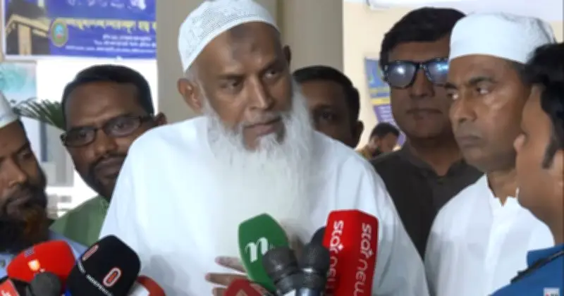 ধর্মমন্ত্রী কায়কোবাদের হজ ক্যাম্প পরিদর্শন: সেবা না পারলে দায়িত্ব ছাড়ার আহ্বান