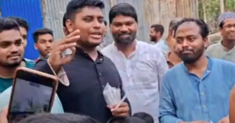 বিদ্যুৎ সংকটের প্রতিবাদে কুমিল্লার দেবীদ্বারে সংসদ সদস্যের মোমবাতি বিতরণ