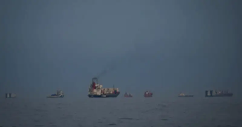 ইরানের কঠোর শর্ত: হরমুজ প্রণালিতে জাহাজ চলাচলে নতুন নির্দেশনা