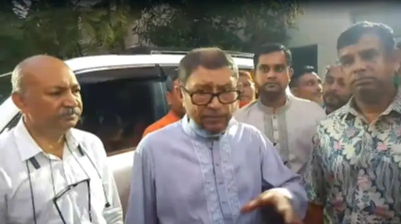 স্বাস্থ্যমন্ত্রীর ঢামেক হাসপাতাল পরিদর্শন: খালেদা জিয়ার গৃহপরিচারিকার ভাতিজির খোঁজখবর