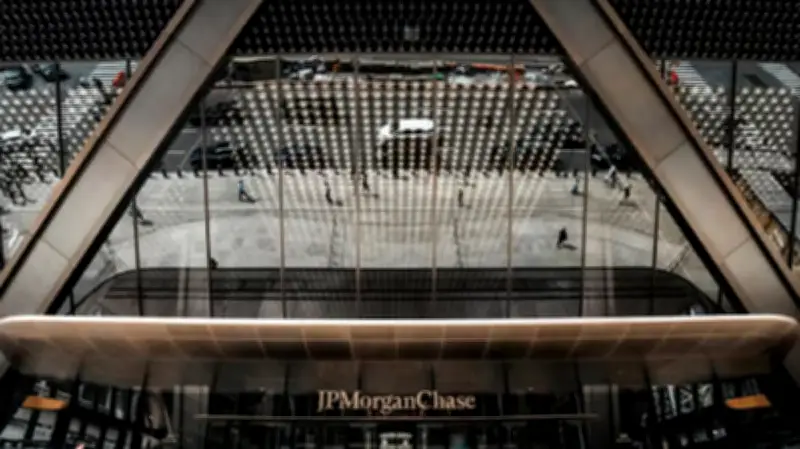 ইরান যুদ্ধের প্রভাবে বৈশ্বিক প্রবৃদ্ধি কমলেও ৫ খাতের ব্যবসা জমজমাট