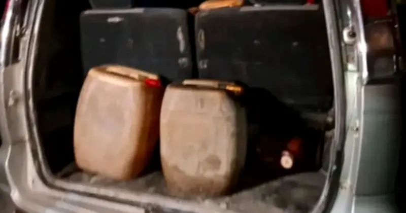 সৈয়দপুরে অ্যাম্বুলেন্সে তেল পাচার: ভ্রাম্যমাণ আদালতের অভিযানে ৭ আটক, ৩ হাজার লিটার জব্দ