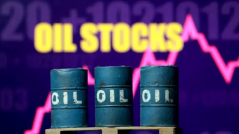 বিশ্ববাজারে তেলের দামে বড় পতন, বাংলাদেশের প্রথম হজ ফ্লাইট সৌদি আরবে পৌঁছেছে