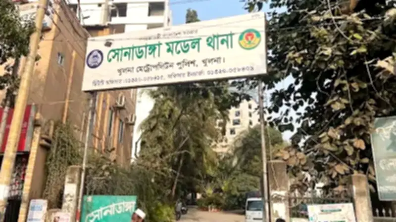 খুলনায় রেলওয়ে পুলিশ কনস্টেবলের রহস্যজনক মৃত্যু, মাদারীপুরে ৬ স্বর্ণের দোকানে ডাকাতি