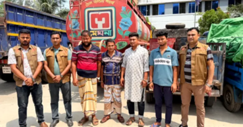 নোয়াখালীতে ডিবি অভিযানে ১৪০০ লিটার অবৈধ ডিজেল জব্দ, চারজন আটক