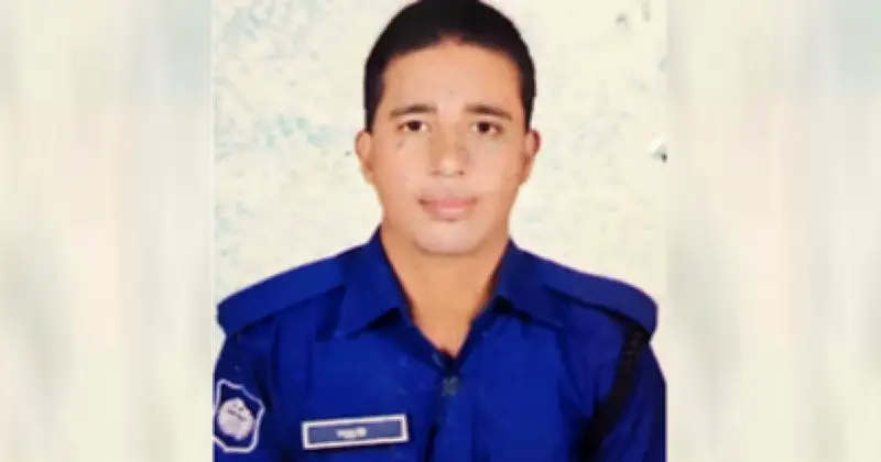 খুলনা রেলওয়ে পুলিশ লাইন্সে কনস্টেবল সম্রাট বিশ্বাসের রক্তাক্ত লাশ উদ্ধার, আত্মহত্যার সন্দেহ