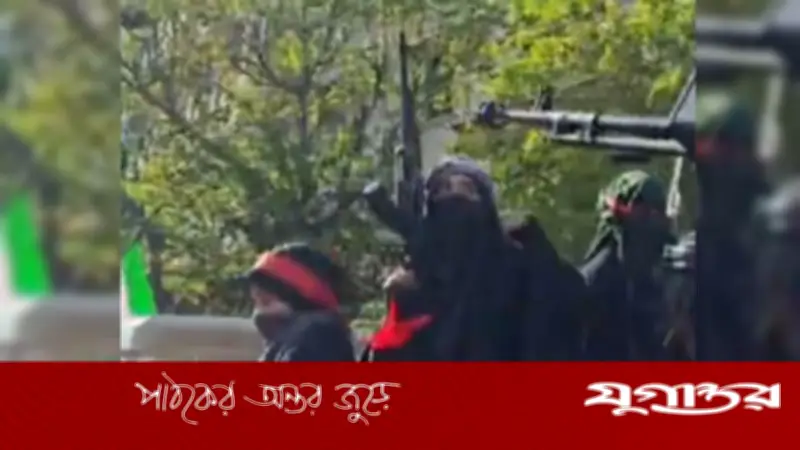 ইরানে যুক্তরাষ্ট্র-ইসরাইল বিরোধী বিক্ষোভে অস্ত্র হাতে নারীরা, রাজনৈতিক উত্তাপ তীব্র