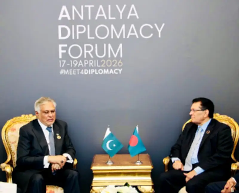 মধ্যপ্রাচ্য সংঘাত নিরসনে পাকিস্তানের ভূমিকার প্রশংসা করলেন পররাষ্ট্রমন্ত্রী খলিলুর রহমান