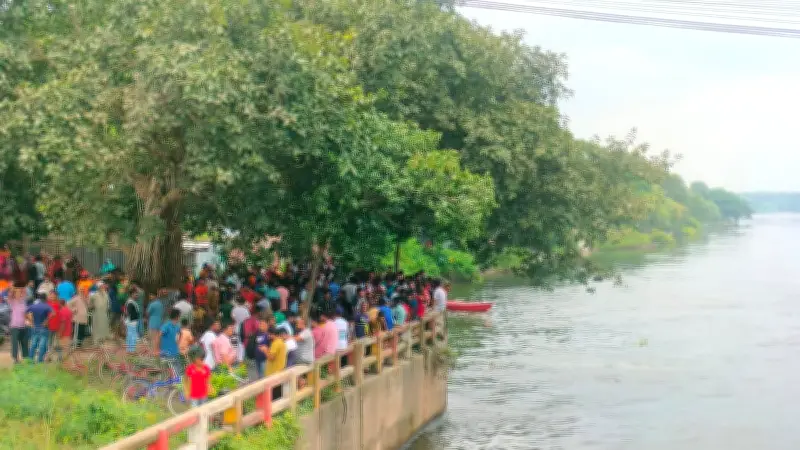 মাগুরায় নবগঙ্গা নদীর স্মৃতিতে হারানো শৈশব: এক অনন্ত যাত্রার গল্প