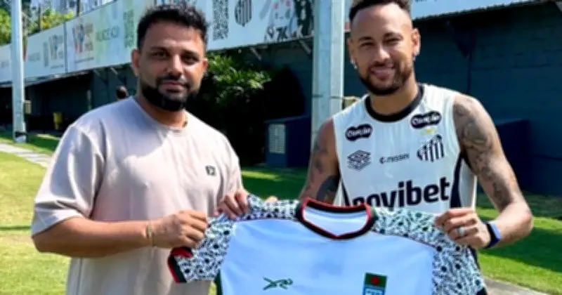 ব্রাজিলে নেইমারের সঙ্গে বাংলাদেশি ফটো সাংবাদিকের সাক্ষাৎ, উপহারে বাংলাদেশের জার্সি