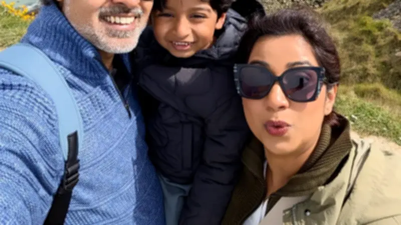 শ্রেয়া ঘোষালের পারিবারিক ভ্রমণ: যুক্তরাজ্যে স্বামী-পুত্রের সঙ্গে মুহূর্ত