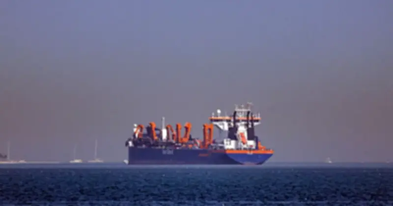 হরমুজ প্রণালিতে ইরানের সামরিক নিয়ন্ত্রণ ও গুলিবর্ষণ, বৈশ্বিক জ্বালানি বাজার উদ্বিগ্ন