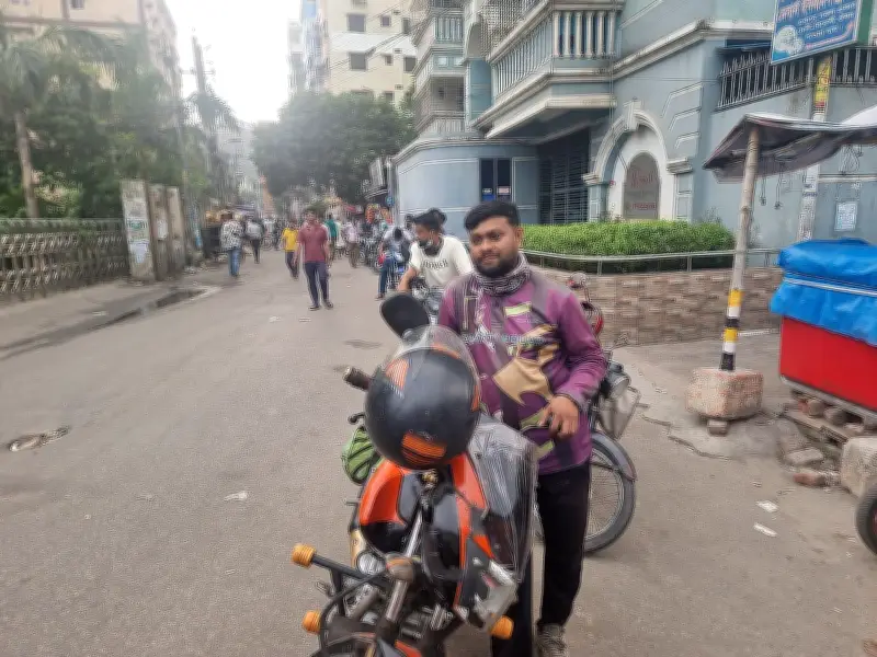 জ্বালানি সংকটে রাইডশেয়ার চালকদের দুর্ভোগ: তেলের জন্য সারাদিন অপেক্ষা, আয় কমে ঋণের দুর্বিপাক