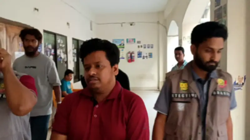 ফেসবুকে বিভ্রান্তিমূলক তথ্য ও হোয়াটসঅ্যাপে ব্ল্যাকমেলের অভিযোগে যুবক গ্রেপ্তার