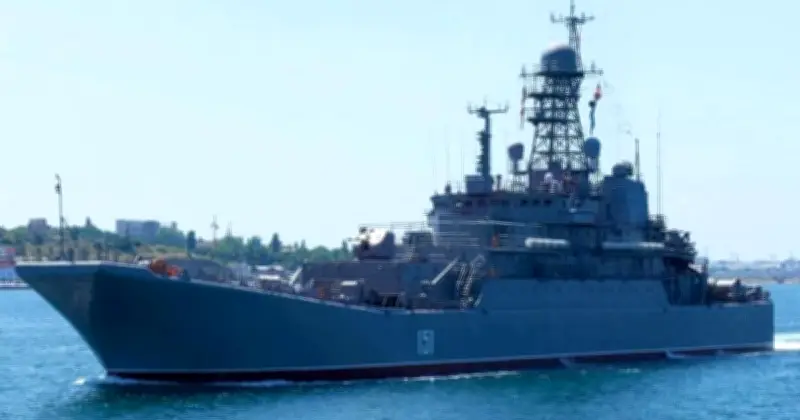 ক্রিমিয়ায় রাশিয়ার নৌবহরে ইউক্রেনের হামলা: তিন যুদ্ধজাহাজ ও অবকাঠামো ক্ষতিগ্রস্ত