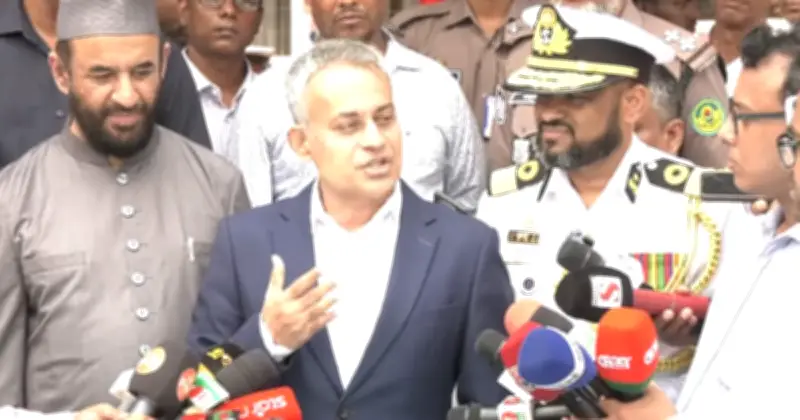 শিপিং মন্ত্রী রবিউল আলমের গুরুত্বপূর্ণ ঘোষণা: হরমুজ প্রণালীতে আটকে থাকা জাহাজ ও জ্বালানি সংকট নিয়ে কথা