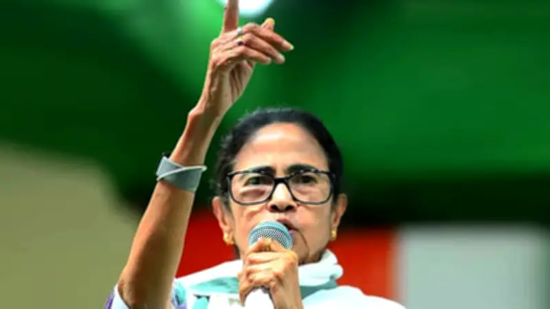 পশ্চিমবঙ্গ নির্বাচনে বিজেপি-তৃণমূল মুখোমুখি, তিন রাজ্যের মুখ্যমন্ত্রীরা প্রচারে