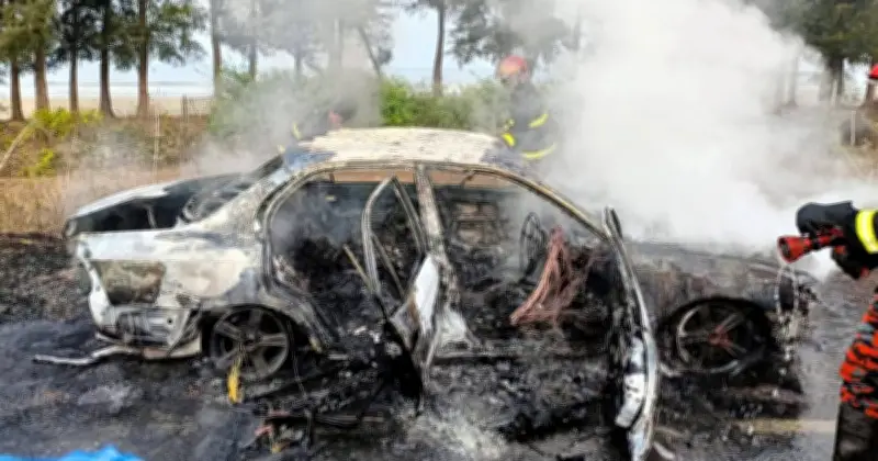 কক্সবাজারে গ্যাস সিলিন্ডার বিস্ফোরণে গাড়িতে আগুন, হতাহত নেই