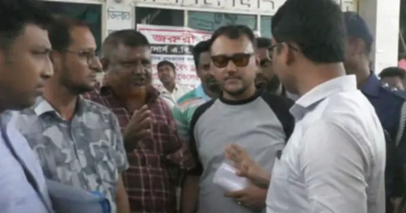 সাতক্ষীরায় বাড়তি দামে জ্বালানি তেল বিক্রির অভিযোগে দুই ফিলিং স্টেশনে জরিমানা