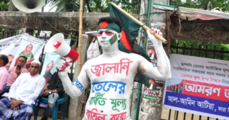 জ্বালানি মূল্যবৃদ্ধির আগুনে পুড়ছে সাধারণ মানুষের জীবনযাত্রা
