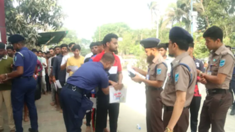 পুলিশ নিয়োগ পরীক্ষায় শারীরিক দক্ষতা যাচাই: নারী-পুরুষ প্রার্থীদের চ্যালেঞ্জিং ধাপ