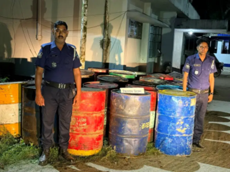 লক্ষ্মীপুরের রামগতিতে অবৈধ ডিজেল মজুত: ৪,৮০০ লিটার জব্দ, এক ব্যক্তি গ্রেপ্তার
