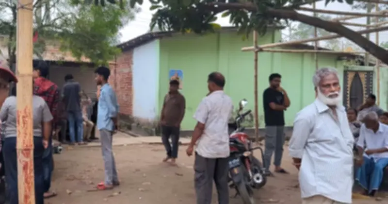 দিনাজপুরে আগুনে দম্পতির মৃত্যু: গ্যাস লিকেজের সন্দেহ, ফায়ার সার্ভিসের দ্রুত তৎপরতা