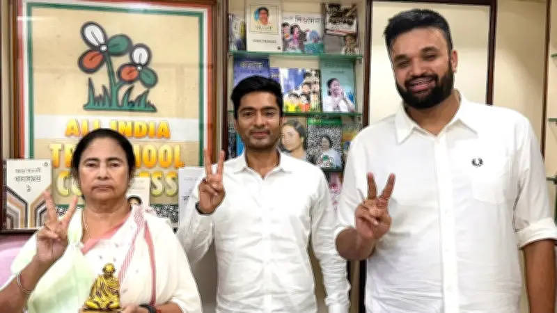 পশ্চিমবঙ্গে আই-প্যাকের ২০ দিনের ছুটি ঘোষণায় উত্তপ্ত রাজনীতি, মমতা বললেন 'বিজেপির ষড়যন্ত্র'