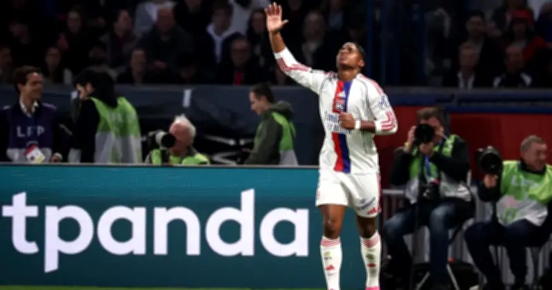 এন্ড্রিকের জাদুতে লিওঁর জয়, পিএসজির লিগ ১ শিরোপা লড়াইয়ে ধাক্কা