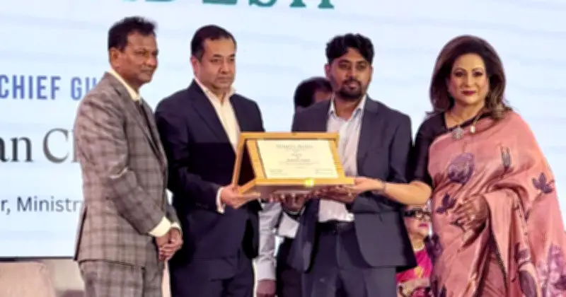প্রযুক্তি-ভিত্তিক কথাসাহিত্যের পথিকৃৎ রাহিতুল ইসলাম পেলেন 'হুজ হুজ বাংলাদেশ' সম্মাননা