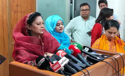 বিএনপির নারী প্রার্থীরা নির্বাচন কমিশনে মনোনয়নপত্র জমা দিলেন, সাইবার বুলিং নিয়ে উদ্বেগ প্রকাশ