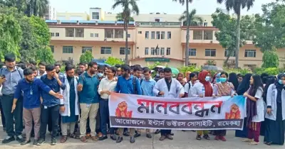 রাজশাহী মেডিক্যালে ইন্টার্ন চিকিৎসকদের ওপর হামলার প্রতিবাদে ২৪ ঘণ্টার কর্মবিরতি
