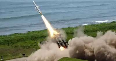 জাপানের ঐতিহাসিক সিদ্ধান্ত: মারাত্মক অস্ত্র রপ্তানির নিষেধাজ্ঞা তুলে নিল