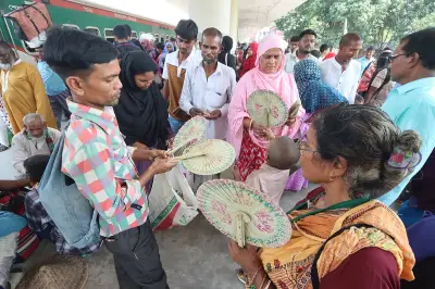 রাজশাহীতে মাঝারি তাপপ্রবাহ, তাল পাখার চাহিদা বাড়ছে