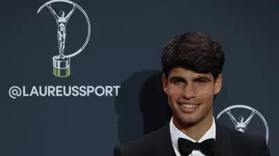 লরিয়াস পুরস্কারে সেরা কার্লোস আলকারাজ, কিন্তু কবজির চোটে ফ্রেঞ্চ ওপেন অনিশ্চিত