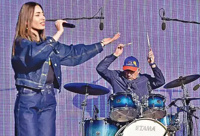 আর্মেনিয়ার প্রধানমন্ত্রীর ব্যান্ড নিয়ে প্রচারণা