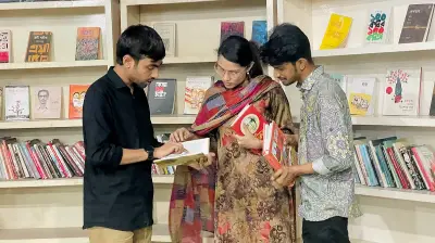 বই দিবসে কিশোরগঞ্জ পাবলিক লাইব্রেরিতে শিক্ষার্থীদের মিলনমেলা