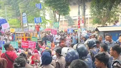 শিক্ষক-পুলিশ সংঘর্ষ, বিশ্বকাপে যুক্তরাষ্ট্র সতর্কতা, ট্রাম্প নৈশভোজে গুলি