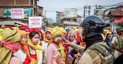মণিপুরে বিক্ষোভে পুলিশের সংঘর্ষে ৩০ আহত, উত্তেজনা ছড়ালো ইম্ফলে