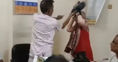 জুতাপেটার শিকার নারী শিক্ষককে সাময়িক বরখাস্ত করার নির্দেশ