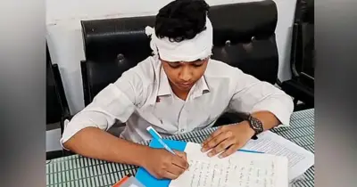 নোয়াখালীতে এসএসসি পরীক্ষায় পাখা খুলে পড়ে শিক্ষার্থী আহত