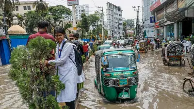 ২ মিমি বৃষ্টিতেই চট্টগ্রামের সড়কে হাঁটুপানি, দুর্ভোগ চরমে