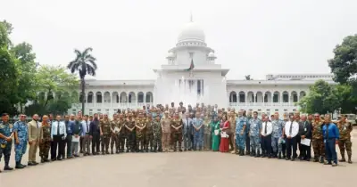 জাতীয় প্রতিরক্ষা কোর্সের অংশ হিসেবে বিভিন্ন দেশের সেনা সদস্যদের সুপ্রিম কোর্ট পরিদর্শন