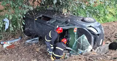 লোহাগাড়ায় মাইক্রোবাস খাদে পড়ে নিহত ৩, আহত ১০